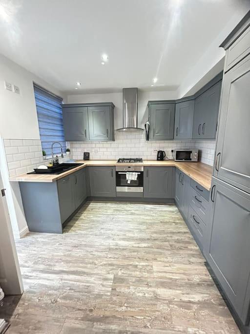 Lovely 5Br Home In Manchester. Close To The City Luaran gambar