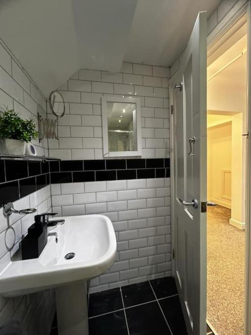 Lovely 5Br Home In Manchester. Close To The City Luaran gambar