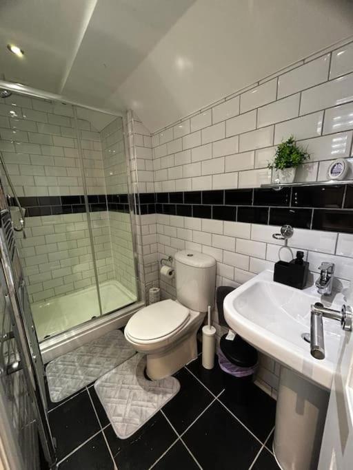 Lovely 5Br Home In Manchester. Close To The City Luaran gambar