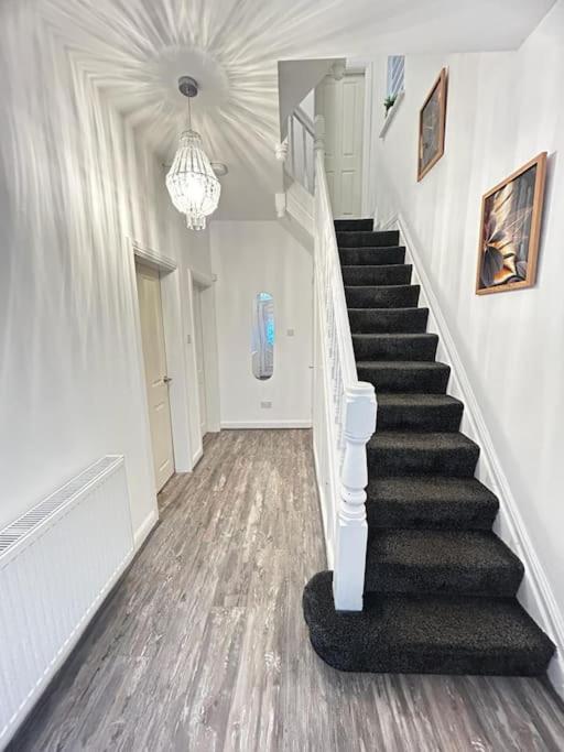 Lovely 5Br Home In Manchester. Close To The City Luaran gambar